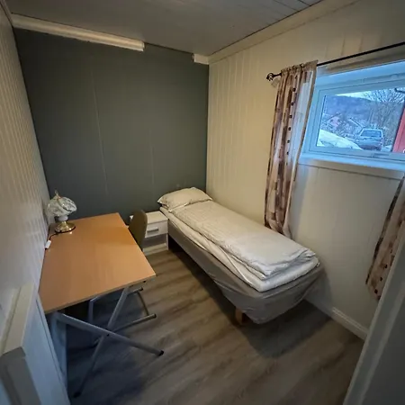 Apartment Med Sjoutsikt Sentralt I *